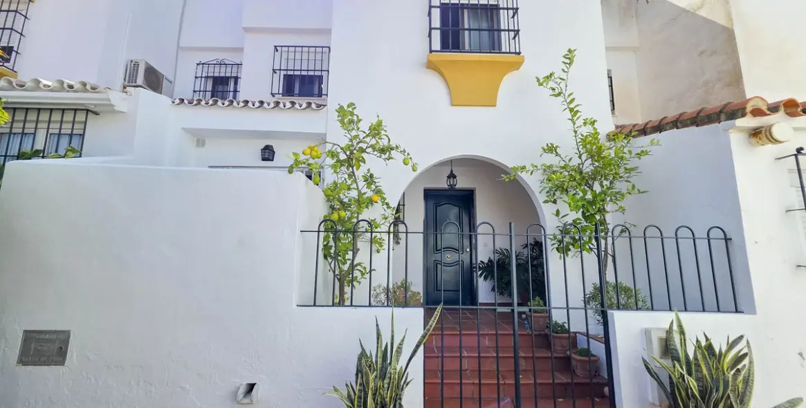 Sale of townhouse in Casares Playa 2