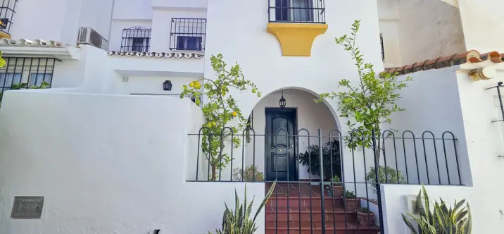 Sale of townhouse in Casares Playa 1