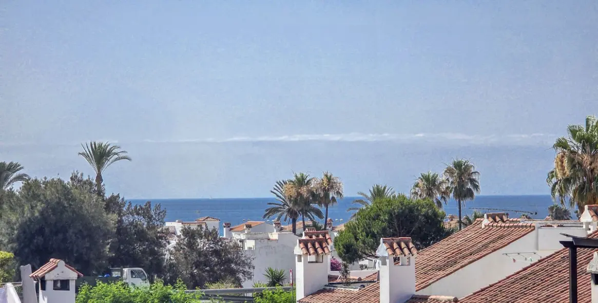 Sale of townhouse in Casares Playa 5