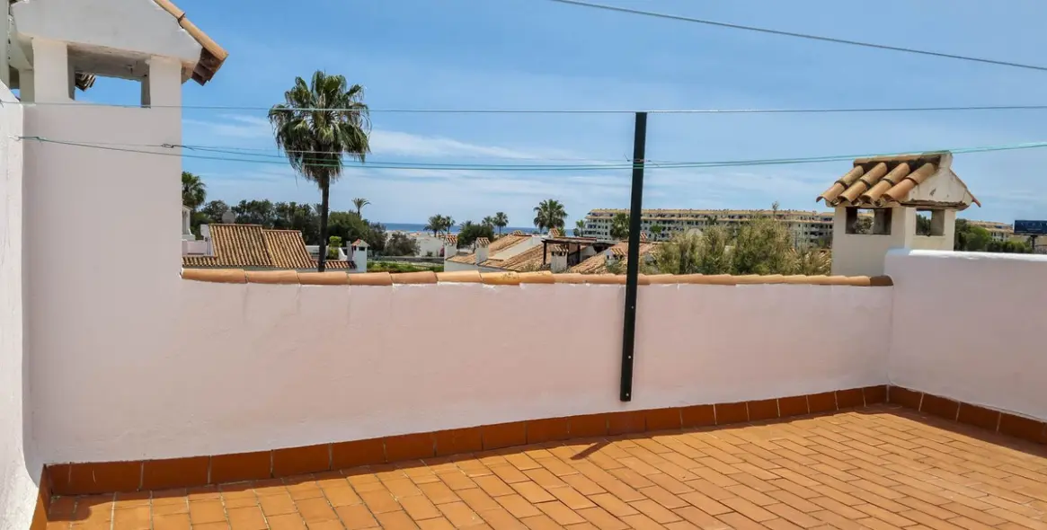 Sale of townhouse in Casares Playa 13