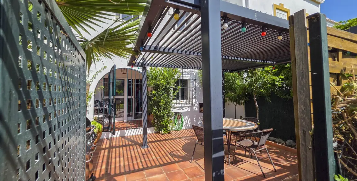 Sale of townhouse in Casares Playa 17