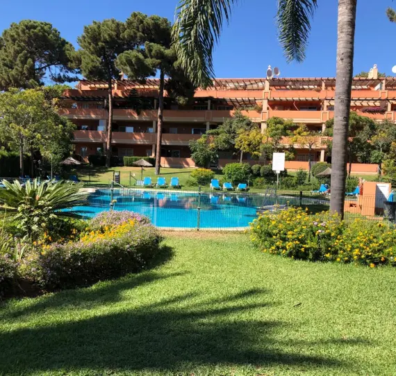 Sale of ground floor apartment in Elviria