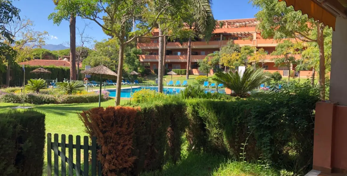 Sale of ground floor apartment in Elviria 2