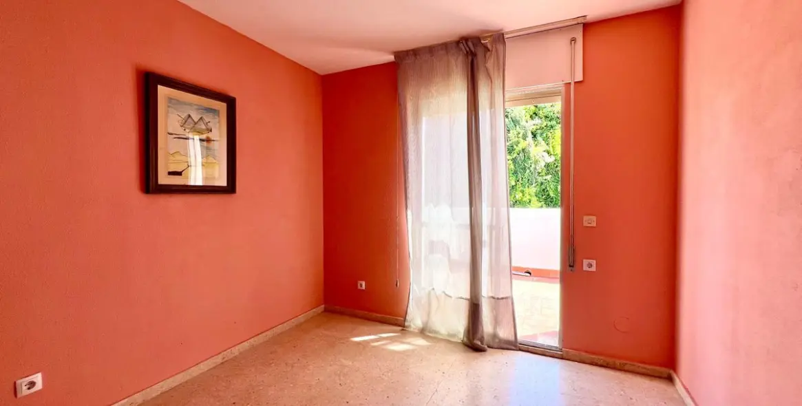 Sale of penthouse in Elviria 3