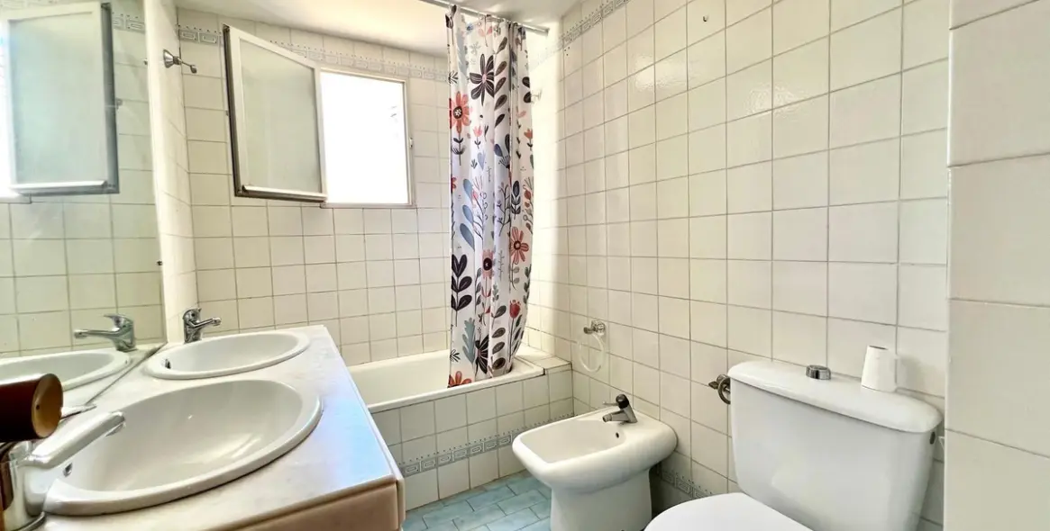 Sale of penthouse in Elviria 4