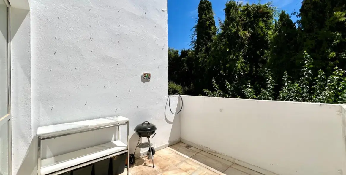 Sale of penthouse in Elviria 5