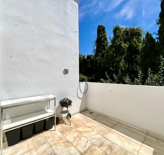 Sale of penthouse in Elviria