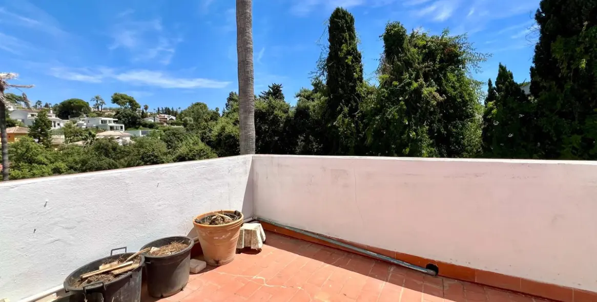 Sale of penthouse in Elviria 6