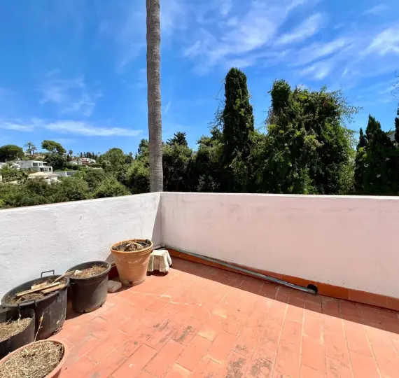 Sale of penthouse in Elviria