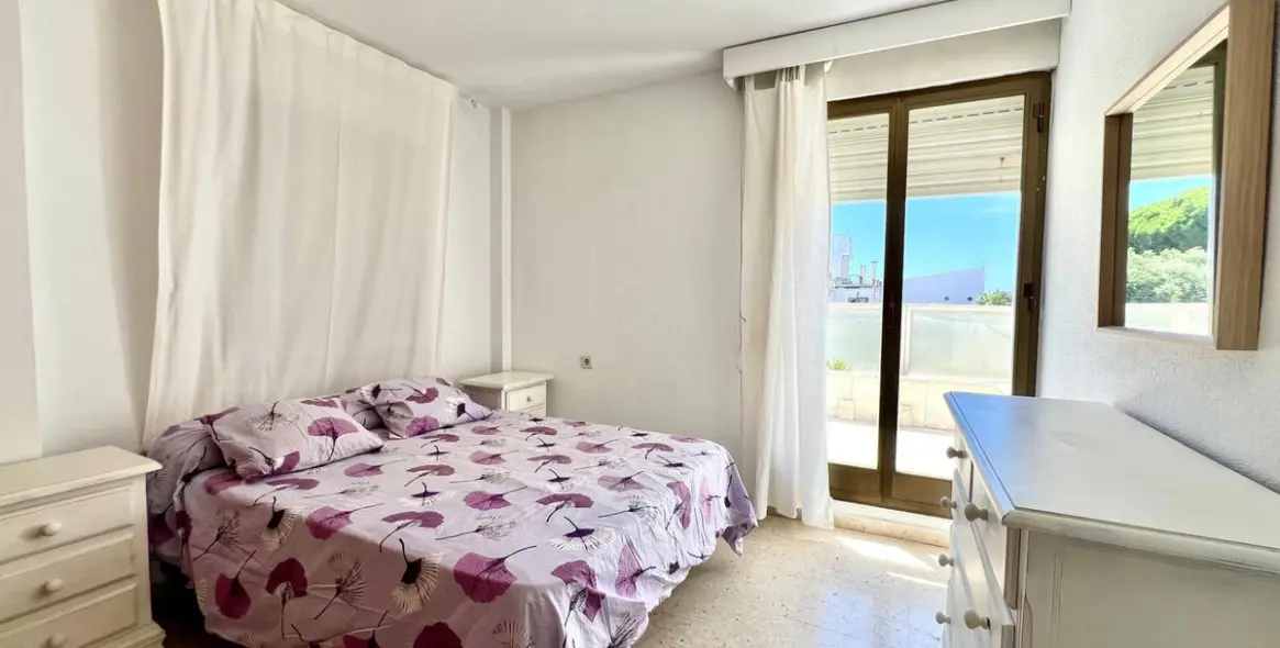 Sale of penthouse in Elviria 16