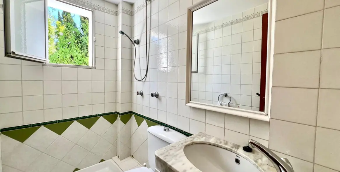 Sale of penthouse in Elviria 18