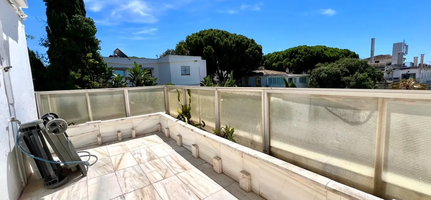 Sale of penthouse in Elviria 1