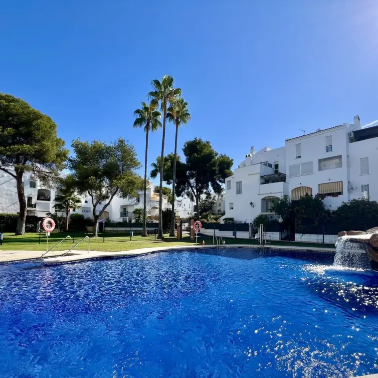 Sale of penthouse in Elviria
