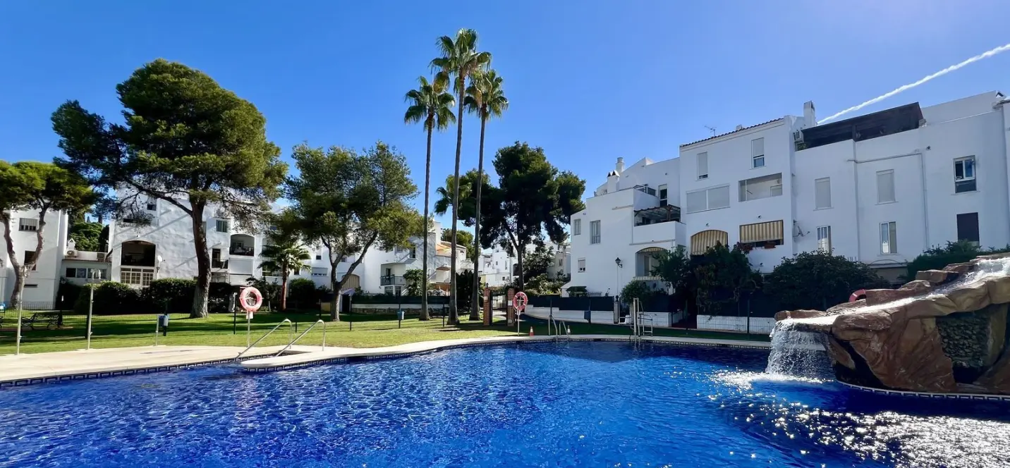 Sale of penthouse in Elviria 3
