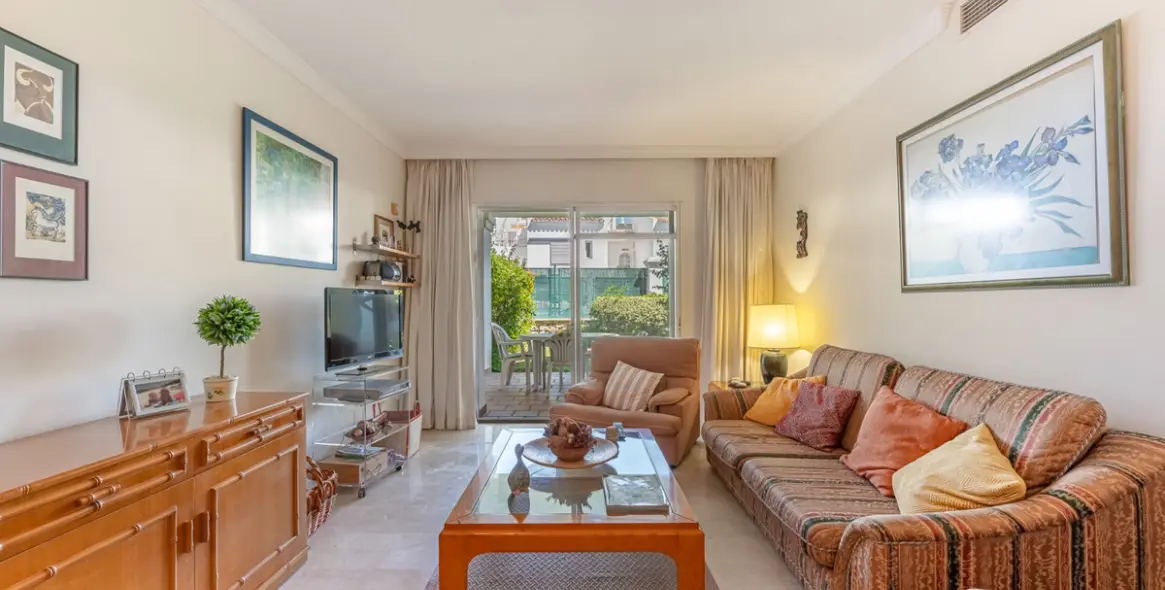 Sale of ground floor apartment in Nueva Andalucía 2