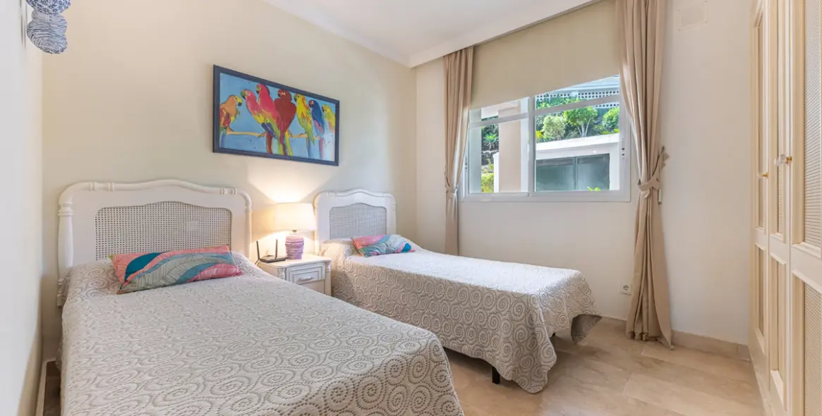 Sale of ground floor apartment in Nueva Andalucía 4