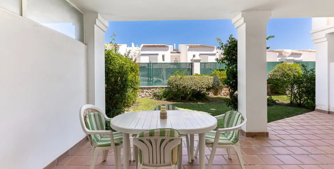 Sale of ground floor apartment in Nueva Andalucía 8