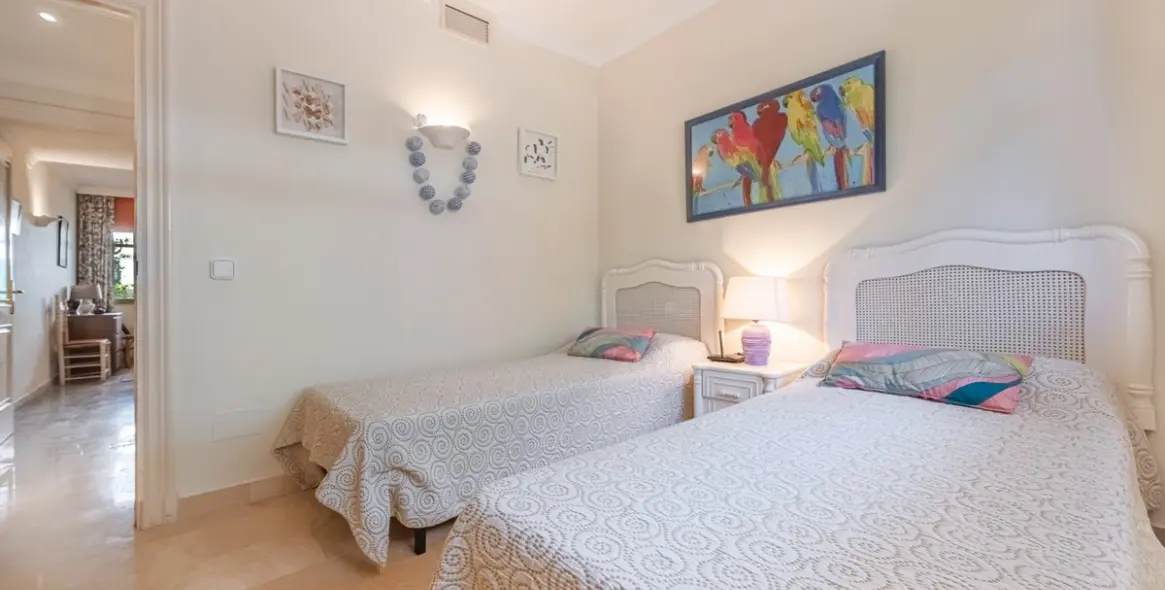 Sale of ground floor apartment in Nueva Andalucía 10