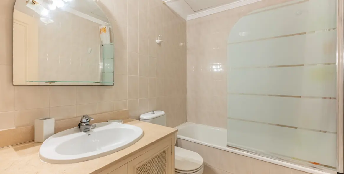 Sale of ground floor apartment in Nueva Andalucía 14