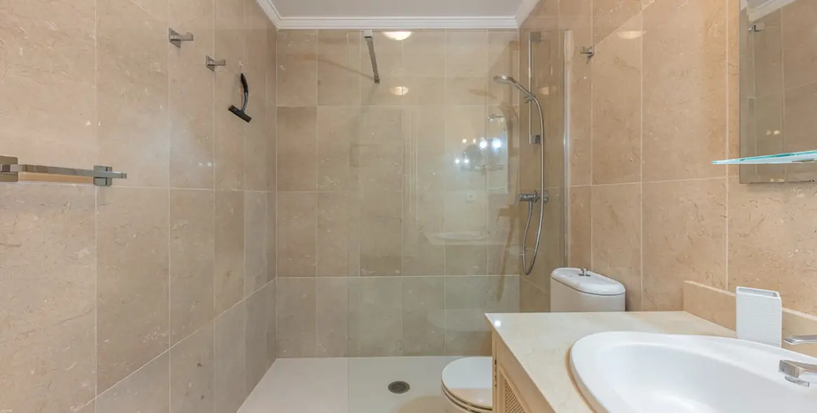 Sale of ground floor apartment in Nueva Andalucía 15