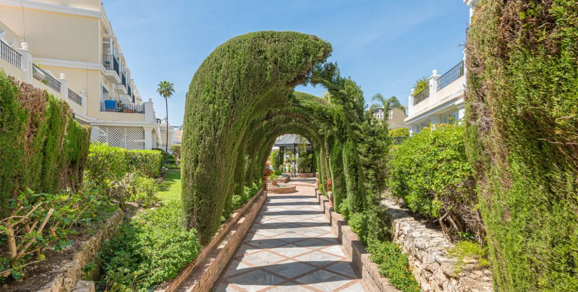 Sale of ground floor apartment in Nueva Andalucía 30