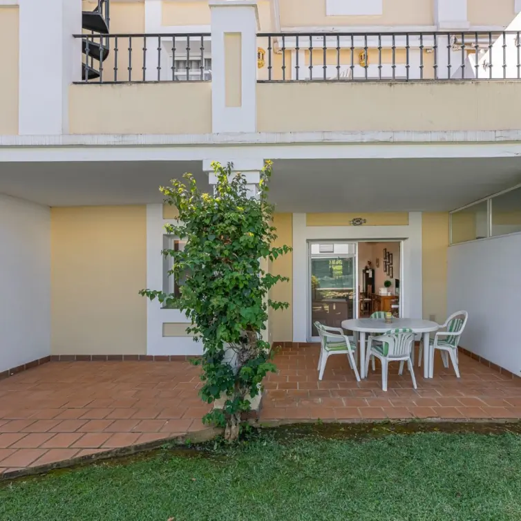 Sale of ground floor apartment in Nueva Andalucía