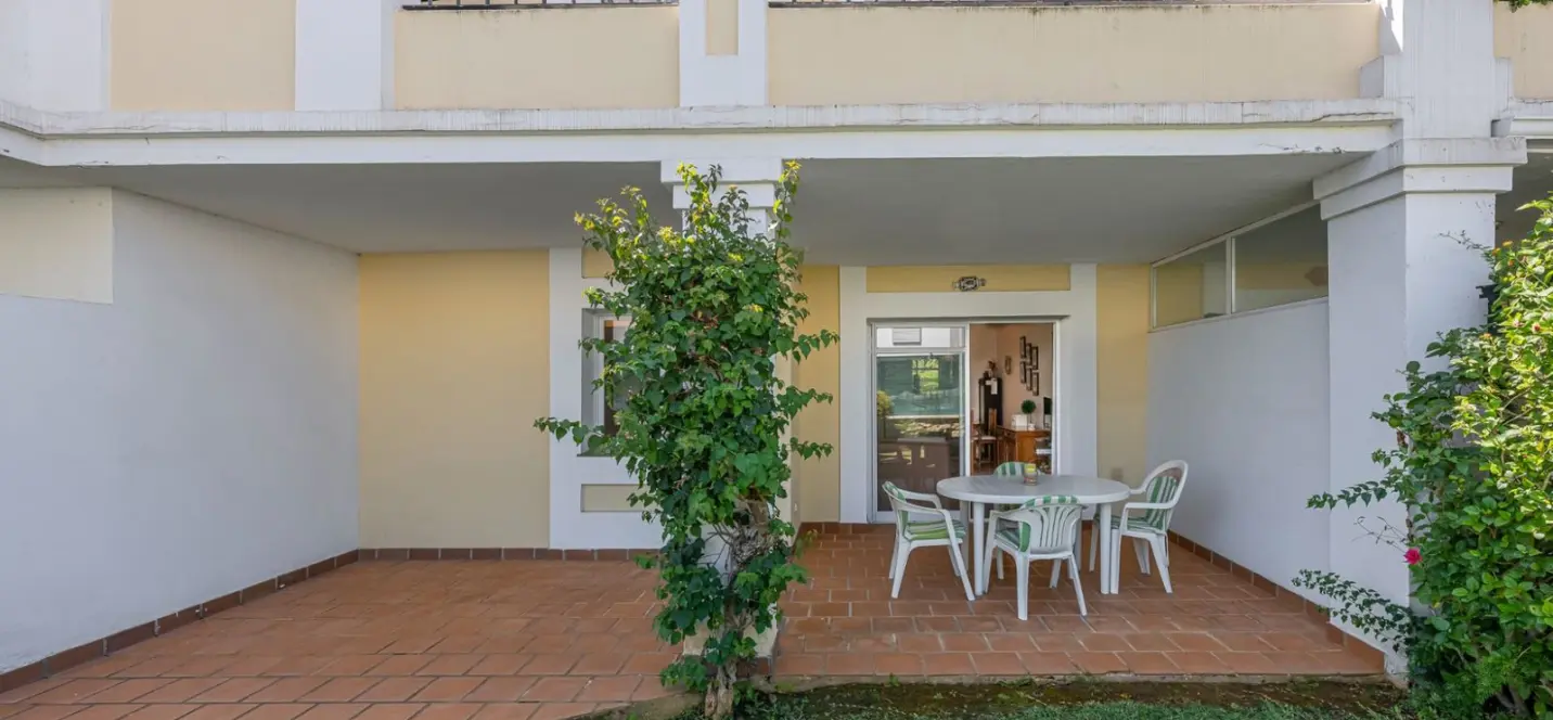 Sale of ground floor apartment in Nueva Andalucía 0