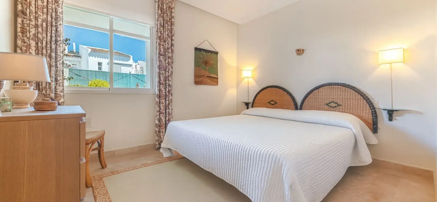Sale of ground floor apartment in Nueva Andalucía 4