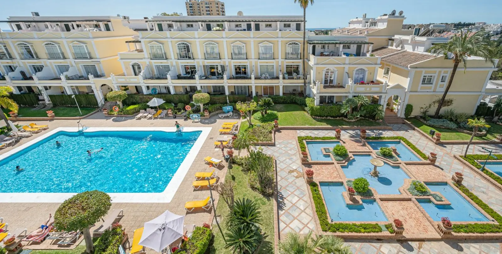 Продажа апартаментов на первом этаже в Nueva Andalucía 25