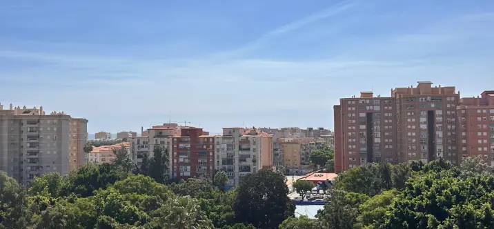 Sale of middle floor apartment in El Torcal 0
