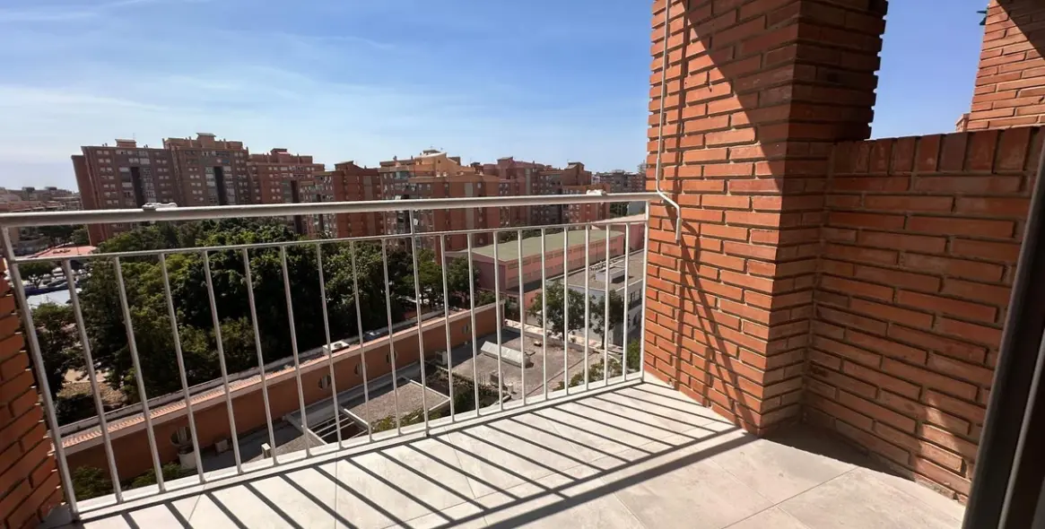 Sale of middle floor apartment in El Torcal 2