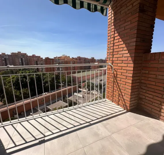 Sale of middle floor apartment in El Torcal
