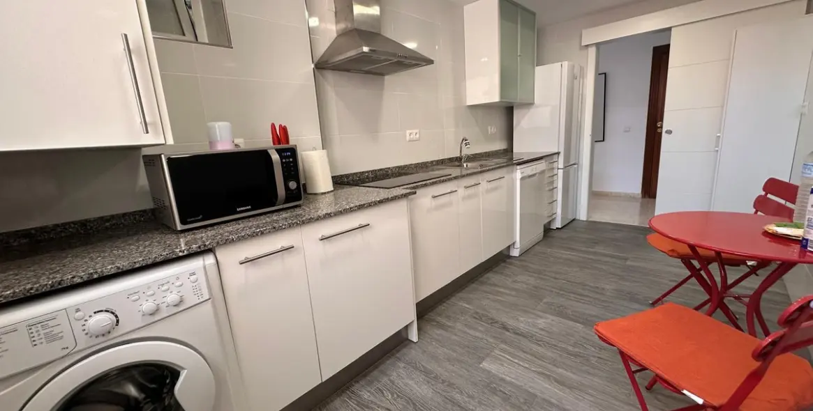 Sale of middle floor apartment in El Torcal 5