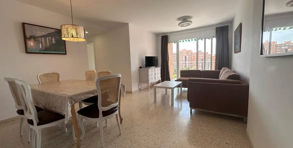 Sale of middle floor apartment in El Torcal 9