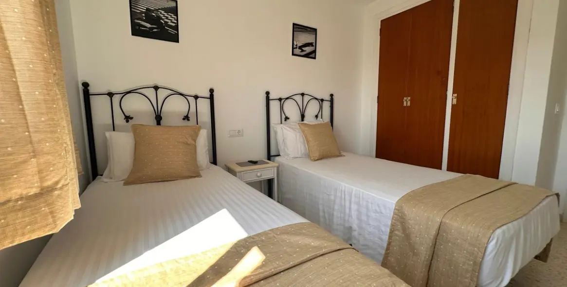 Sale of middle floor apartment in El Torcal 14