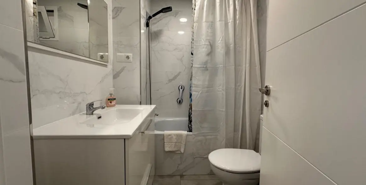 Sale of middle floor apartment in El Torcal 15