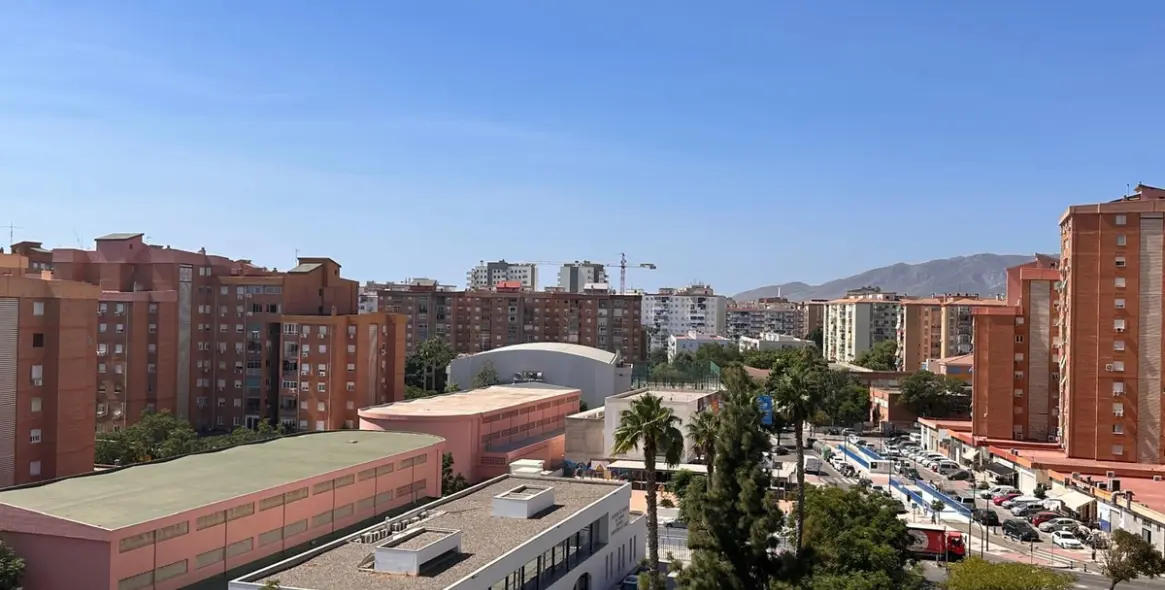 Sale of middle floor apartment in El Torcal 18