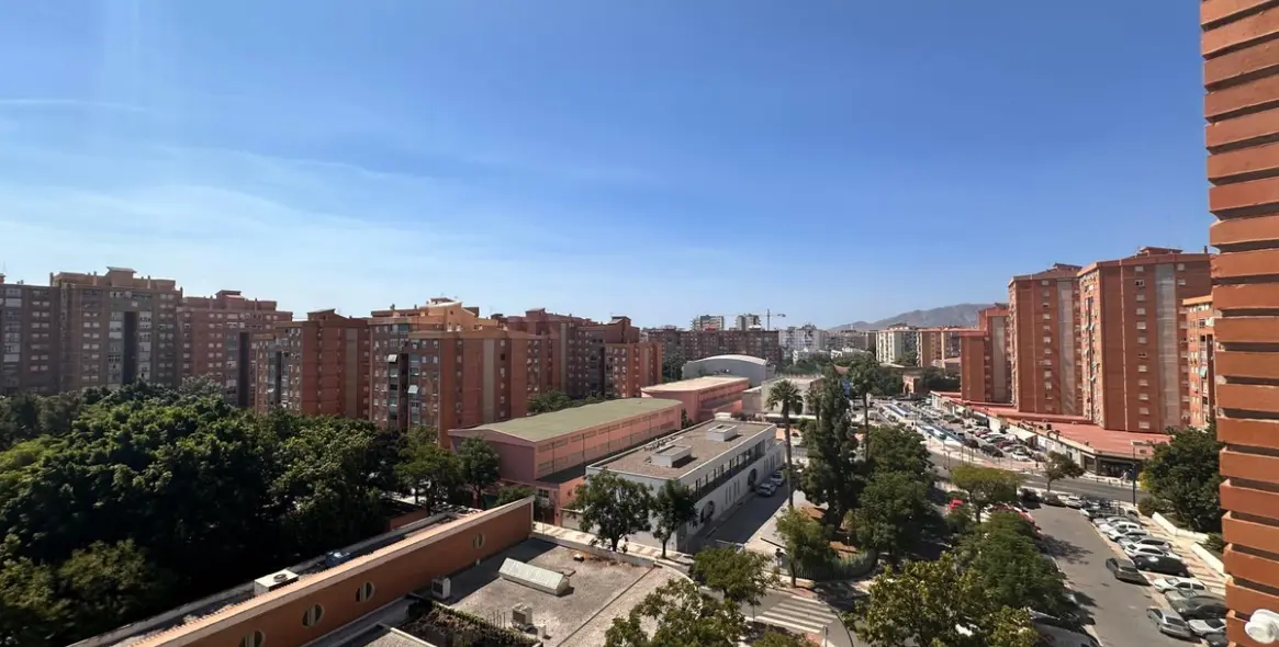 Sale of middle floor apartment in El Torcal 19