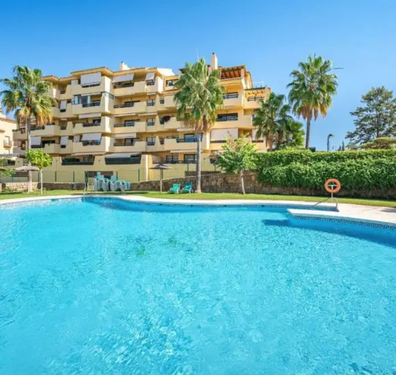 Апартаменты на первом этаже R5160181