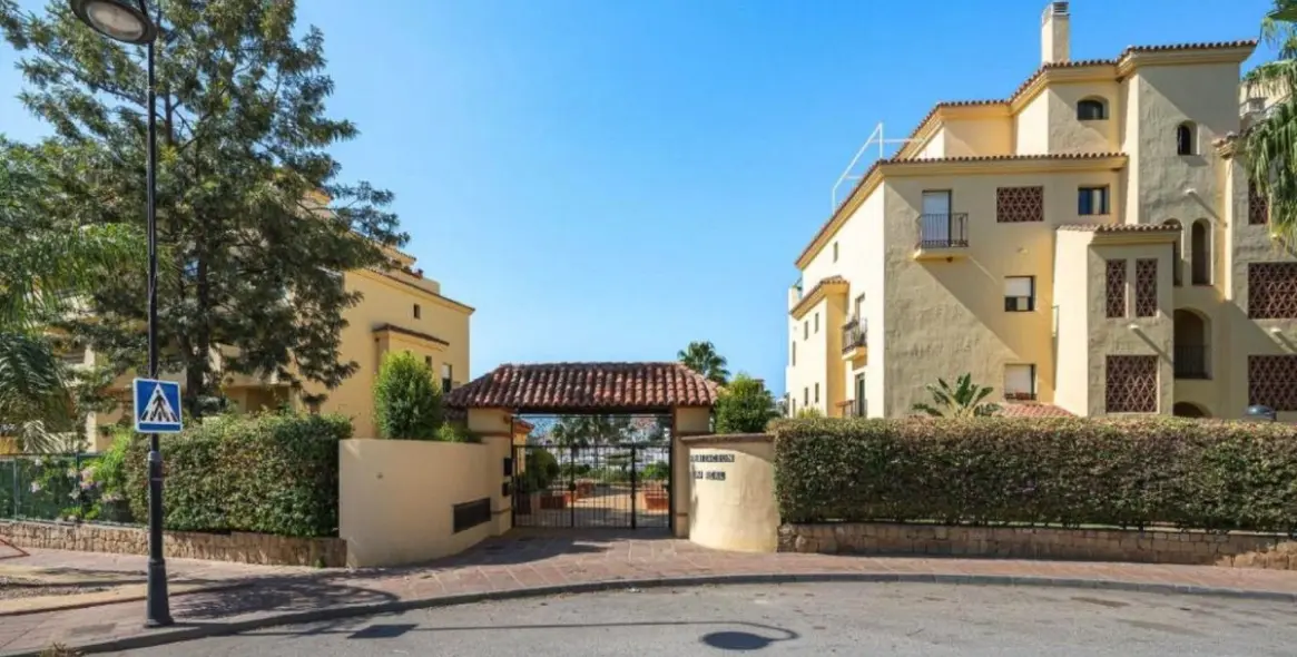 Продажа апартаментов на первом этаже в Estepona (район Estepona) 2