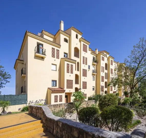 Апартаменты на первом этаже R5160181