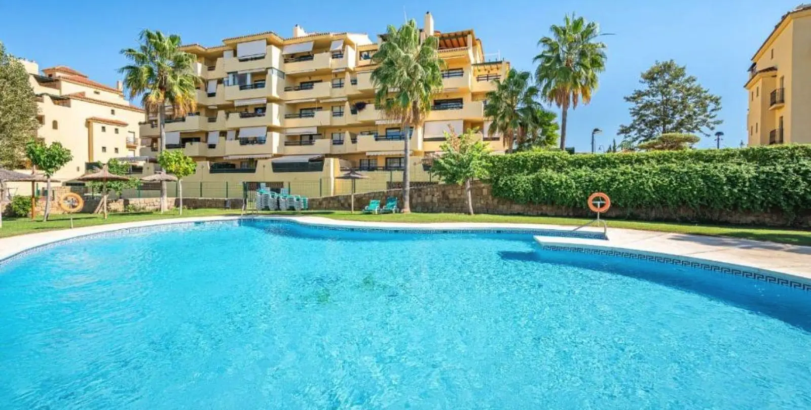 Продажа апартаментов на первом этаже в Estepona 1