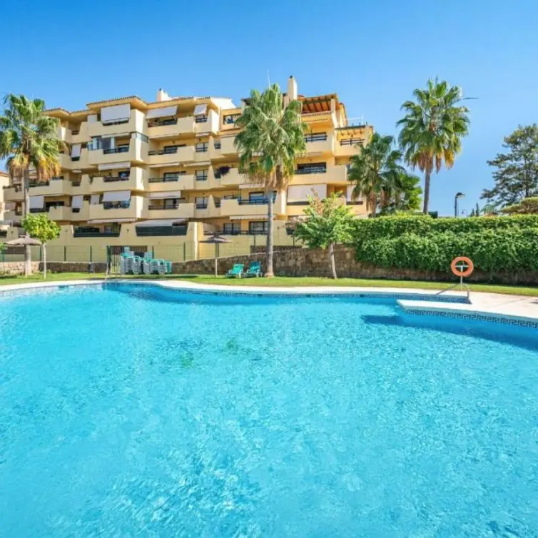 Продажа апартаментов на первом этаже в Estepona