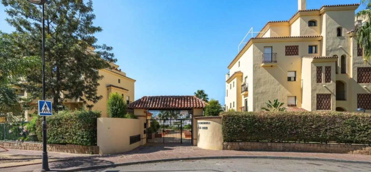 Продажа апартаментов на первом этаже в Estepona 1