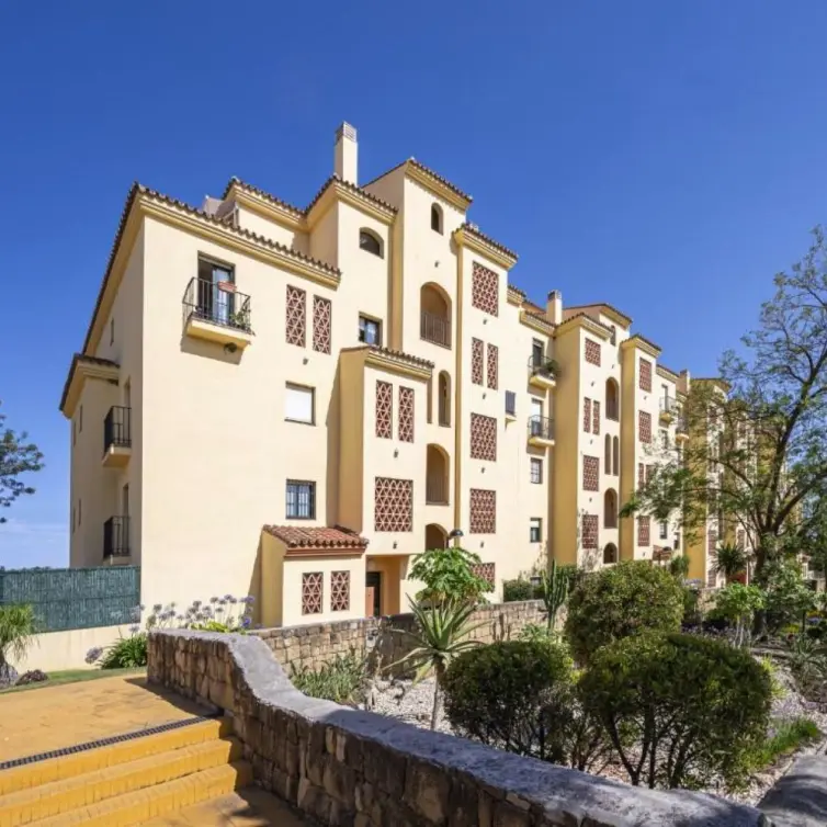 Продажа апартаментов на первом этаже в Estepona