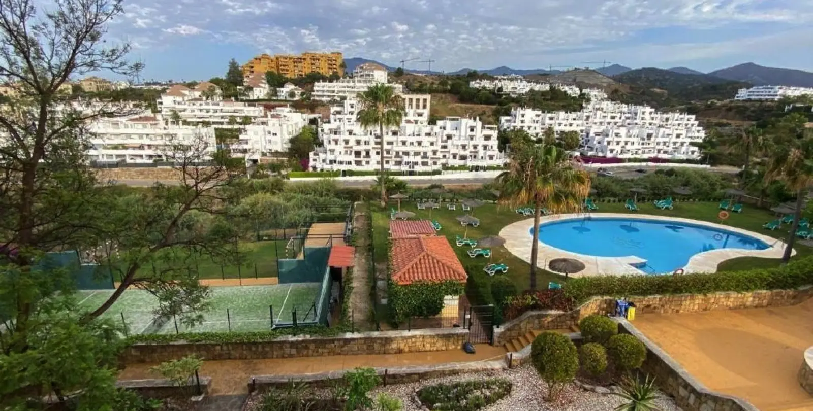 Продажа апартаментов на первом этаже в Estepona 4