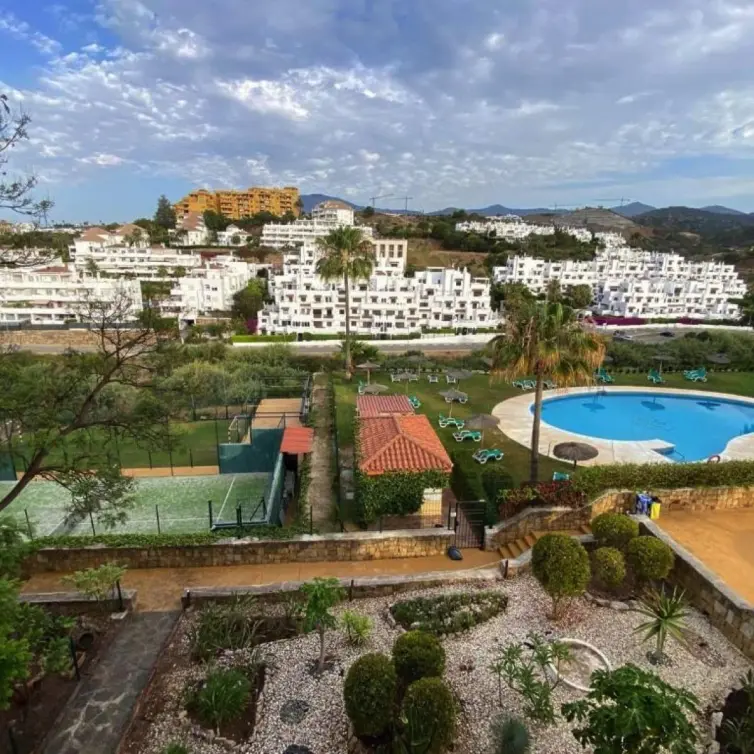 Продажа апартаментов на первом этаже в Estepona