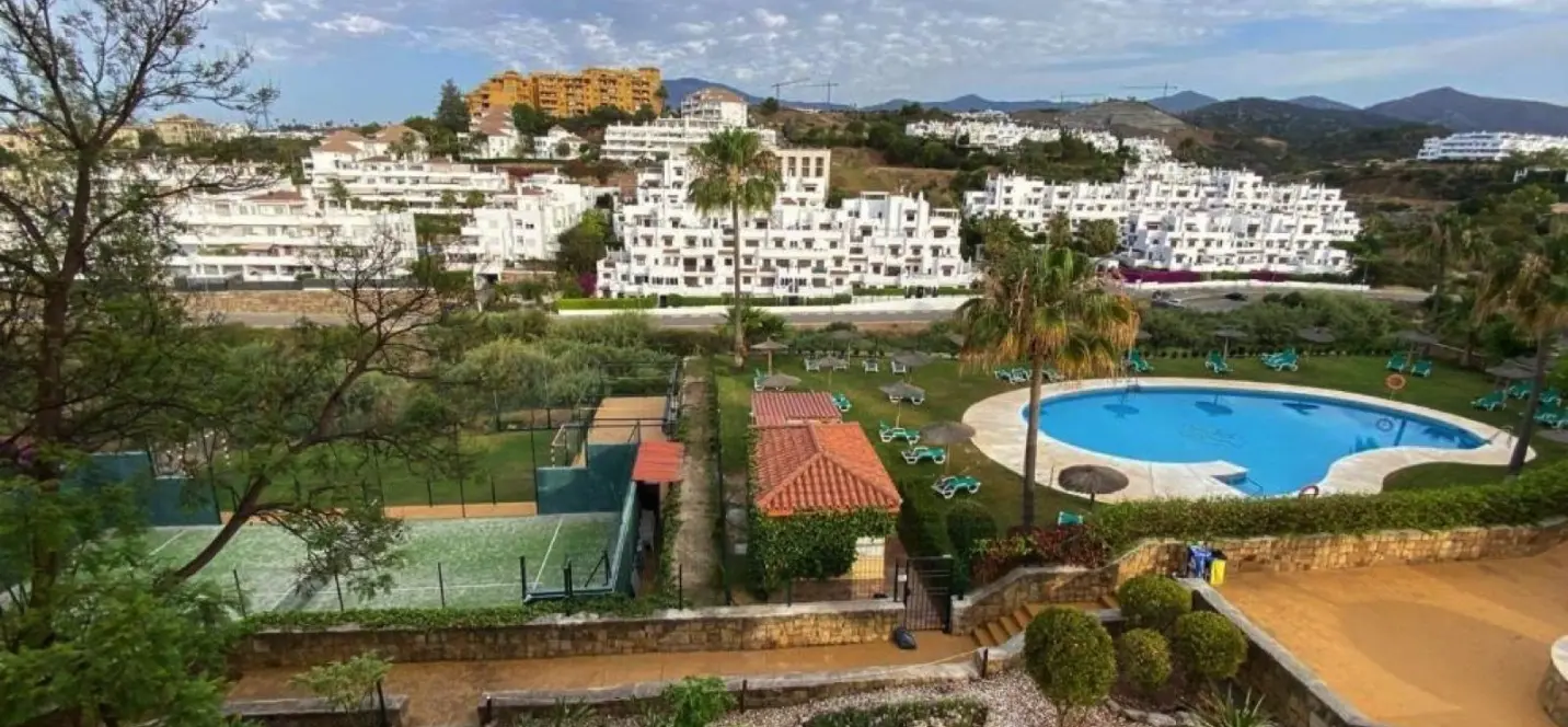 Продажа апартаментов на первом этаже в Estepona 3