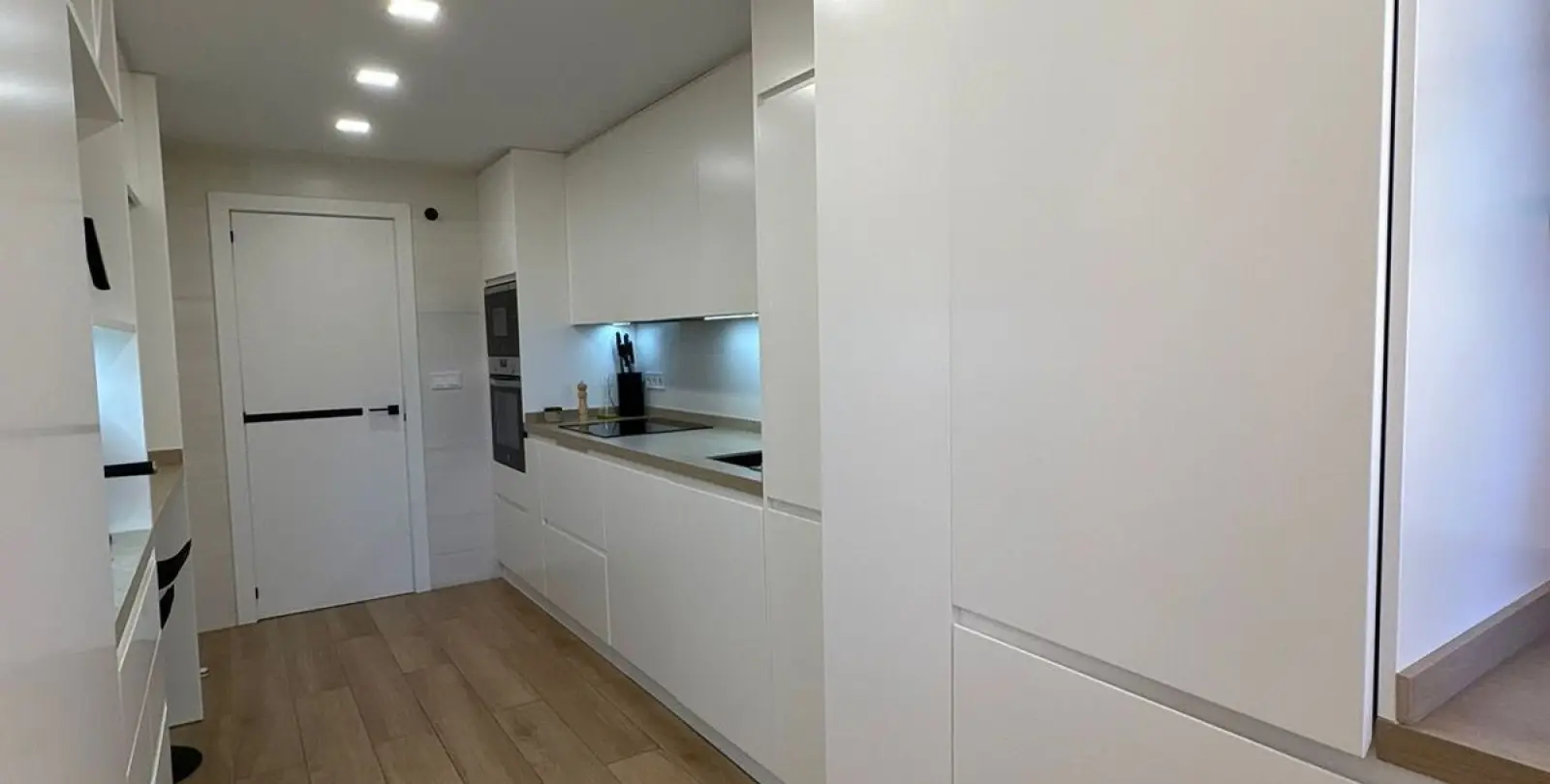 Продажа апартаментов на первом этаже в Estepona 10