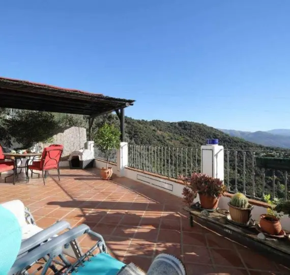 Apartment complex R5163940